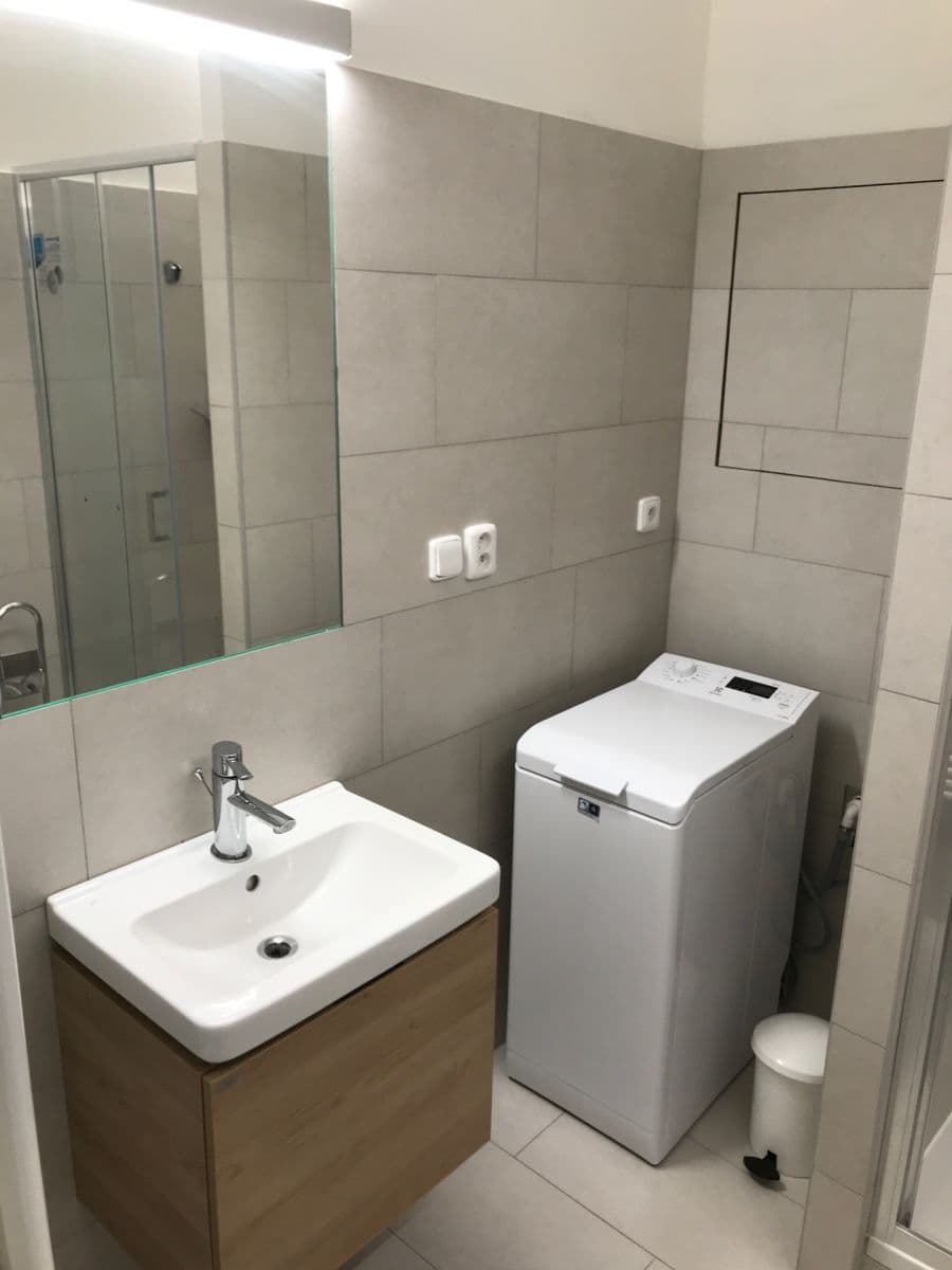 Pronájem bytu 1+kk 43 m², Slovenská, Olomouc, Olomoucký kraj Pronájem bytu 1+kk 43 m², Slovenská, Olomouc, Olomoucký kraj