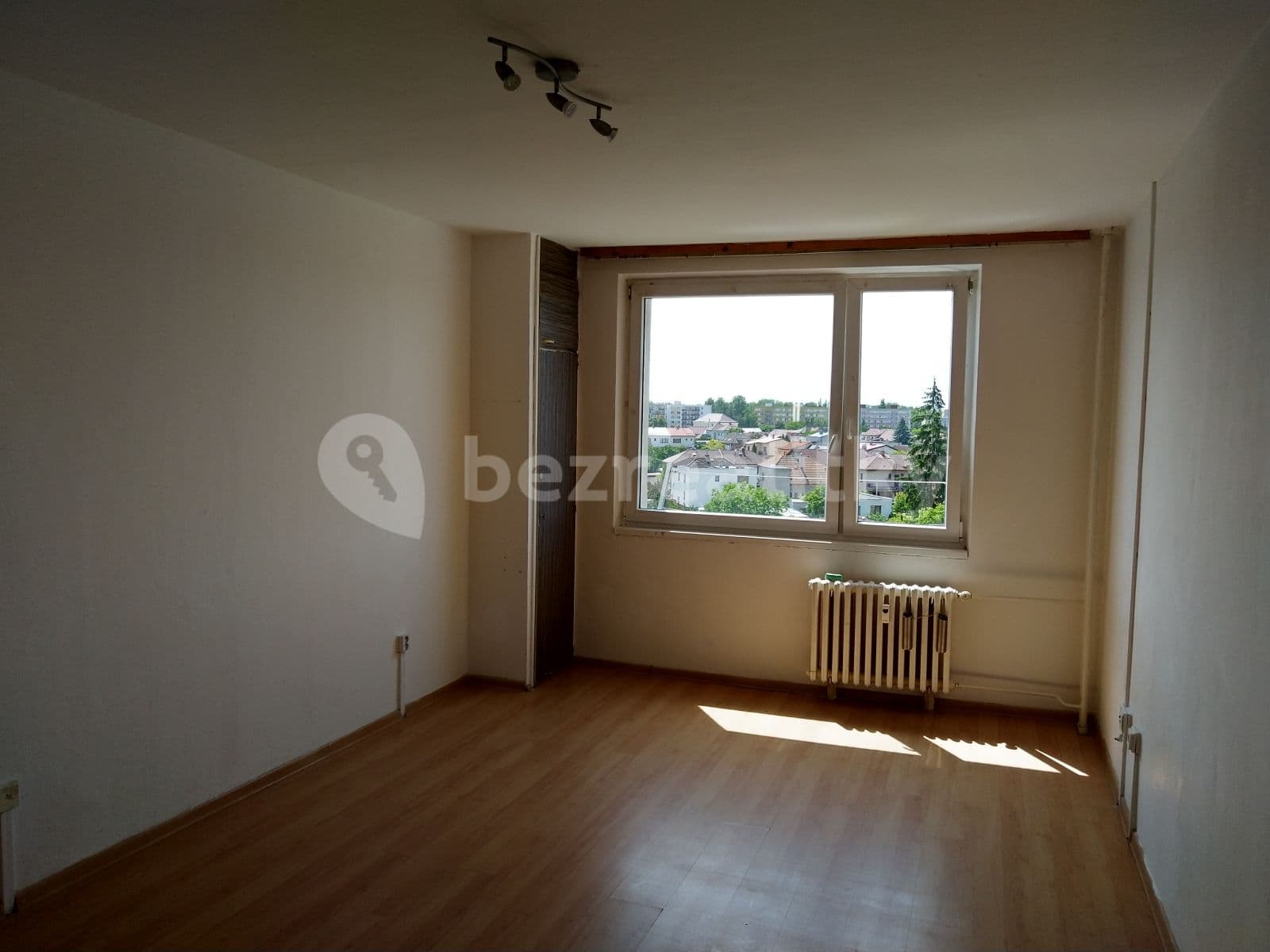 Pronájem bytu Garsoniéra 30 m², třída Edvarda Beneše, Hradec Králové, Královéhradecký kraj Pronájem bytu Garsoniéra 30 m², třída Edvarda Beneše, Hradec Králové, Královéhradecký kraj