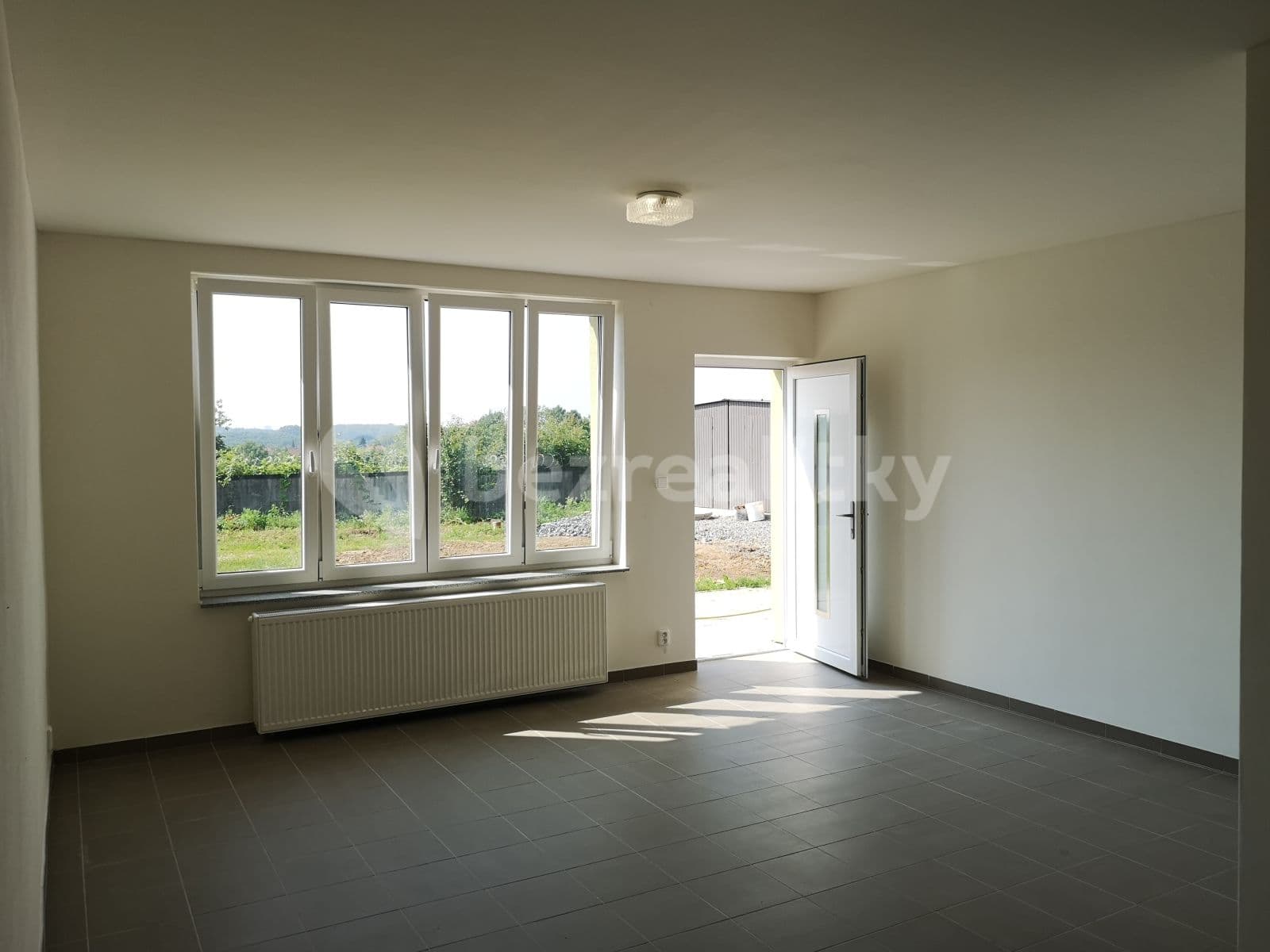 Pronájem bytu 1+kk 30 m², Dolní Kasárna, Klecany, Středočeský kraj Pronájem bytu 1+kk 30 m², Dolní Kasárna, Klecany, Středočeský kraj