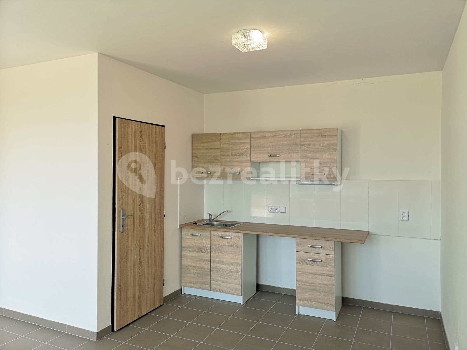 Pronájem bytu 1+kk 30 m², Dolní Kasárna, Klecany, Středočeský kraj Pronájem bytu 1+kk 30 m², Dolní Kasárna, Klecany, Středočeský kraj