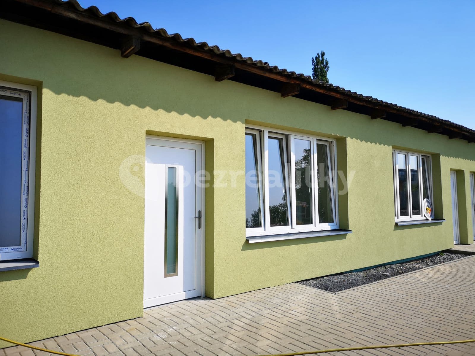 Pronájem bytu 1+kk 30 m², Dolní Kasárna, Klecany, Středočeský kraj Pronájem bytu 1+kk 30 m², Dolní Kasárna, Klecany, Středočeský kraj