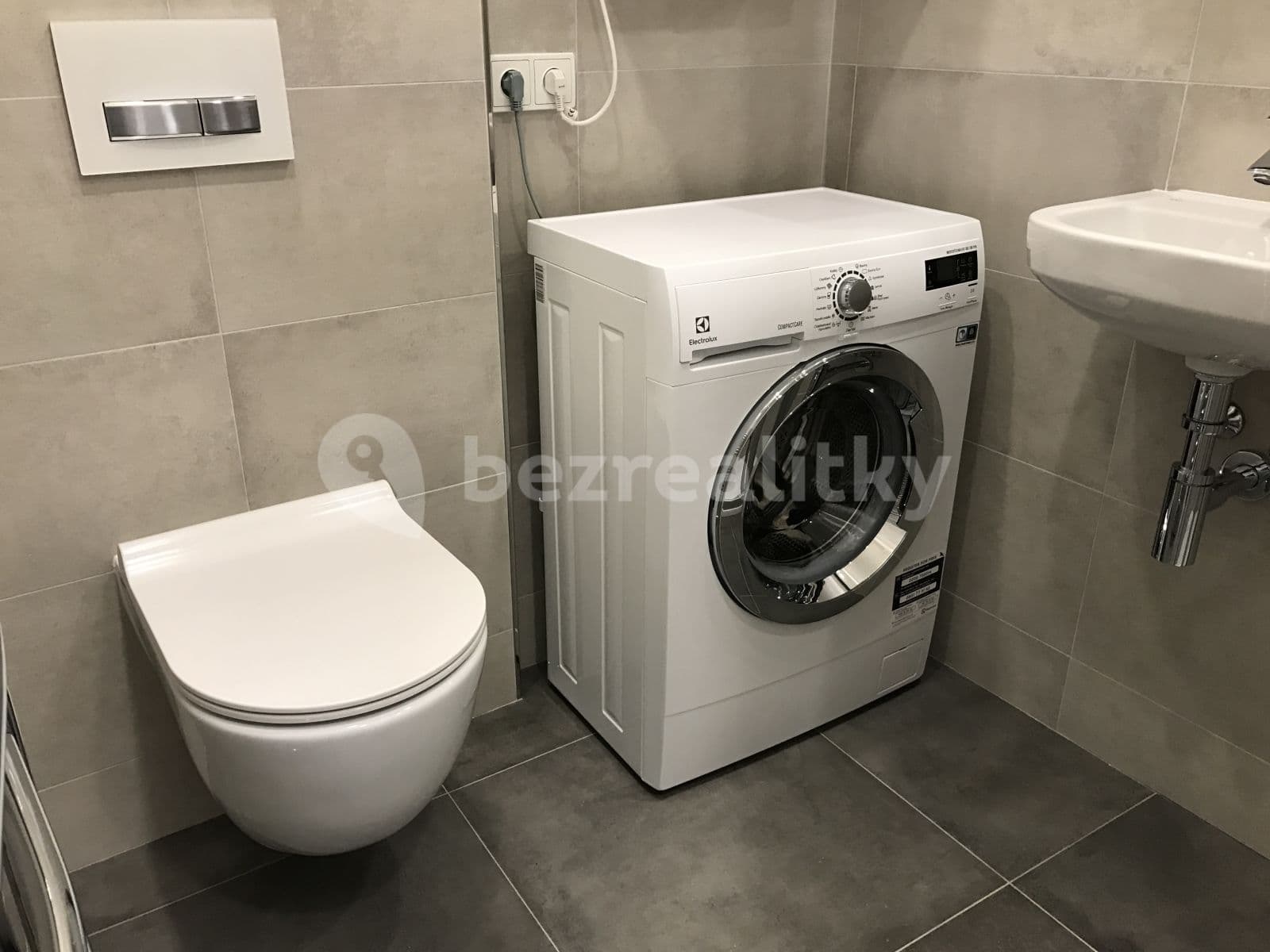 Pronájem bytu 2+kk 45 m², Mojmírova, Praha, Praha Pronájem bytu 2+kk 45 m², Mojmírova, Praha, Praha