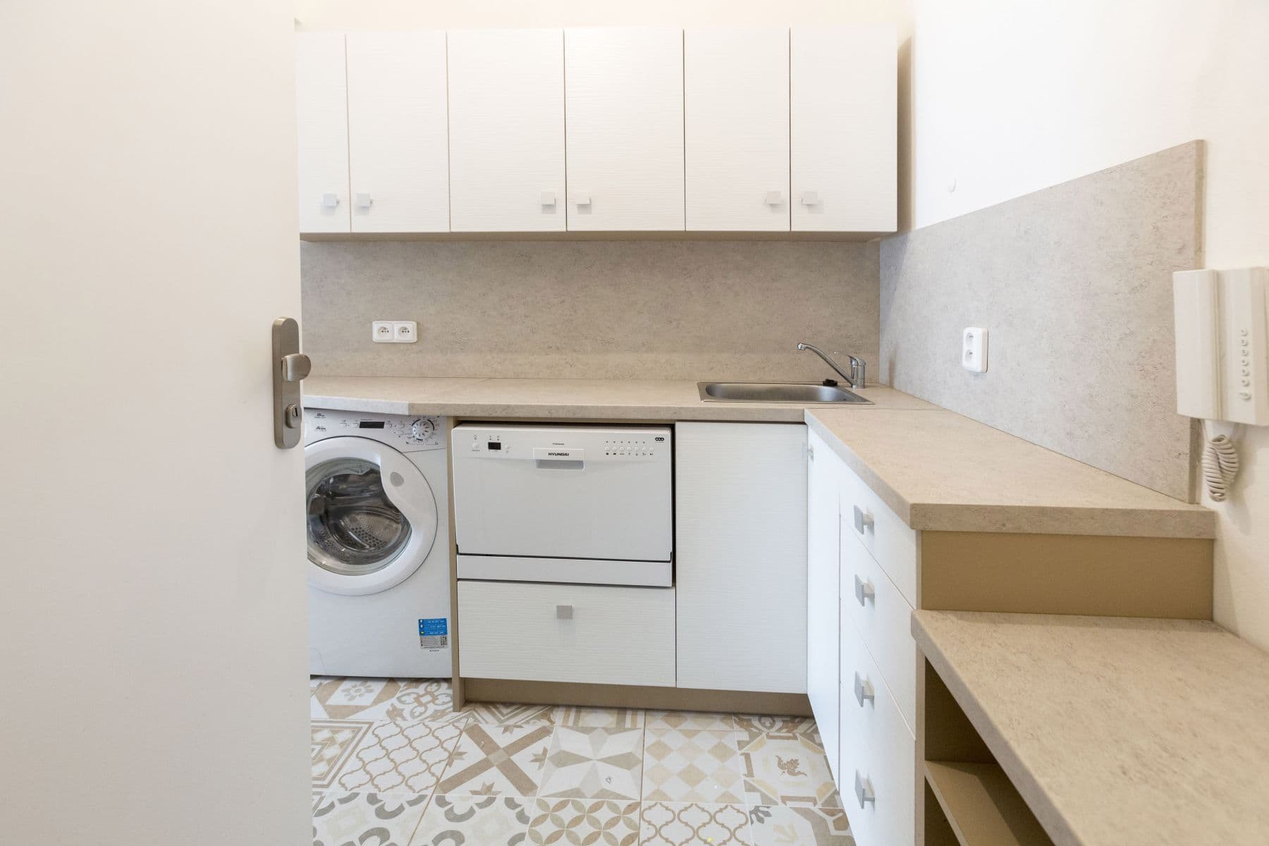 Pronájem bytu 1+kk 20 m², Čestmírova, Praha, Praha Pronájem bytu 1+kk 20 m², Čestmírova, Praha, Praha
