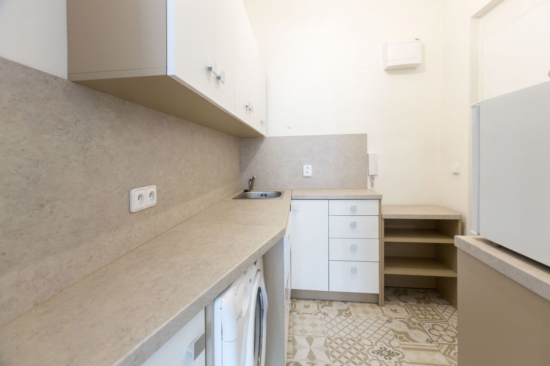 Pronájem bytu 1+kk 20 m², Čestmírova, Praha, Praha Pronájem bytu 1+kk 20 m², Čestmírova, Praha, Praha