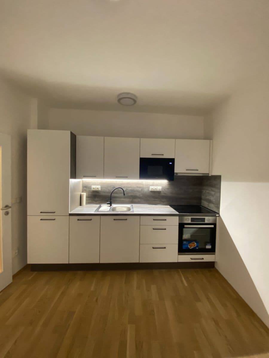 Pronájem bytu 3+1 100 m², Velké náměstí, Písek, Jihočeský kraj Pronájem bytu 3+1 100 m², Velké náměstí, Písek, Jihočeský kraj