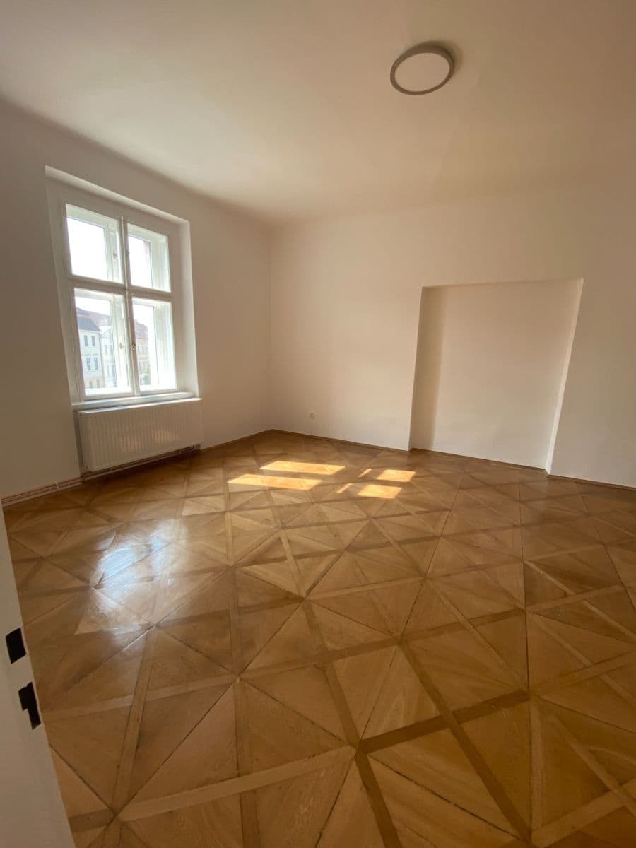Pronájem bytu 3+1 100 m², Velké náměstí, Písek, Jihočeský kraj Pronájem bytu 3+1 100 m², Velké náměstí, Písek, Jihočeský kraj