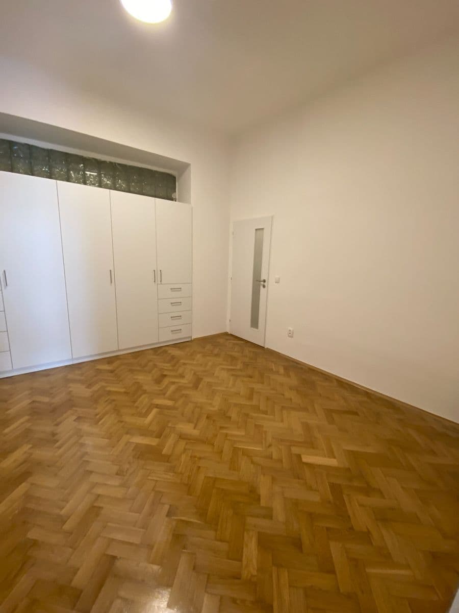 Pronájem bytu 3+1 100 m², Velké náměstí, Písek, Jihočeský kraj Pronájem bytu 3+1 100 m², Velké náměstí, Písek, Jihočeský kraj