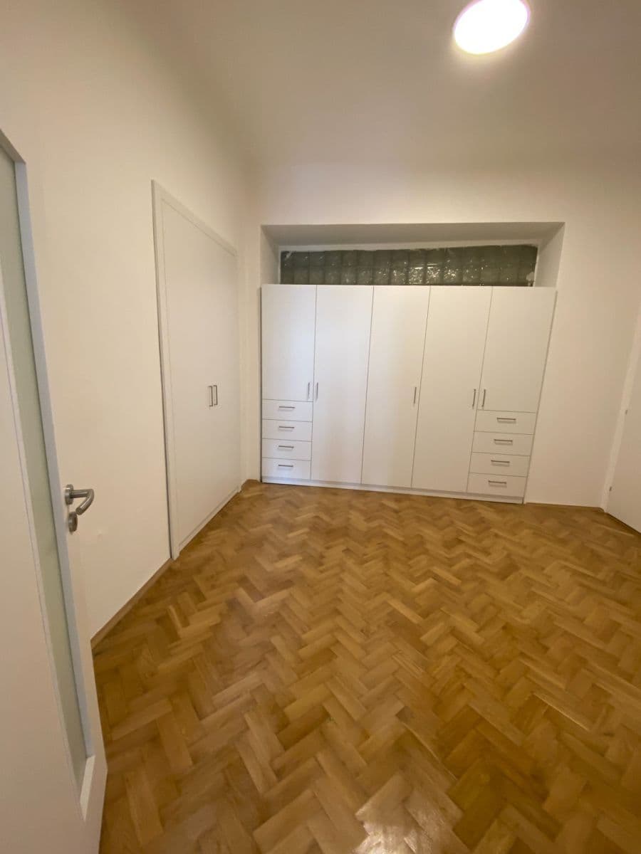 Pronájem bytu 3+1 100 m², Velké náměstí, Písek, Jihočeský kraj Pronájem bytu 3+1 100 m², Velké náměstí, Písek, Jihočeský kraj