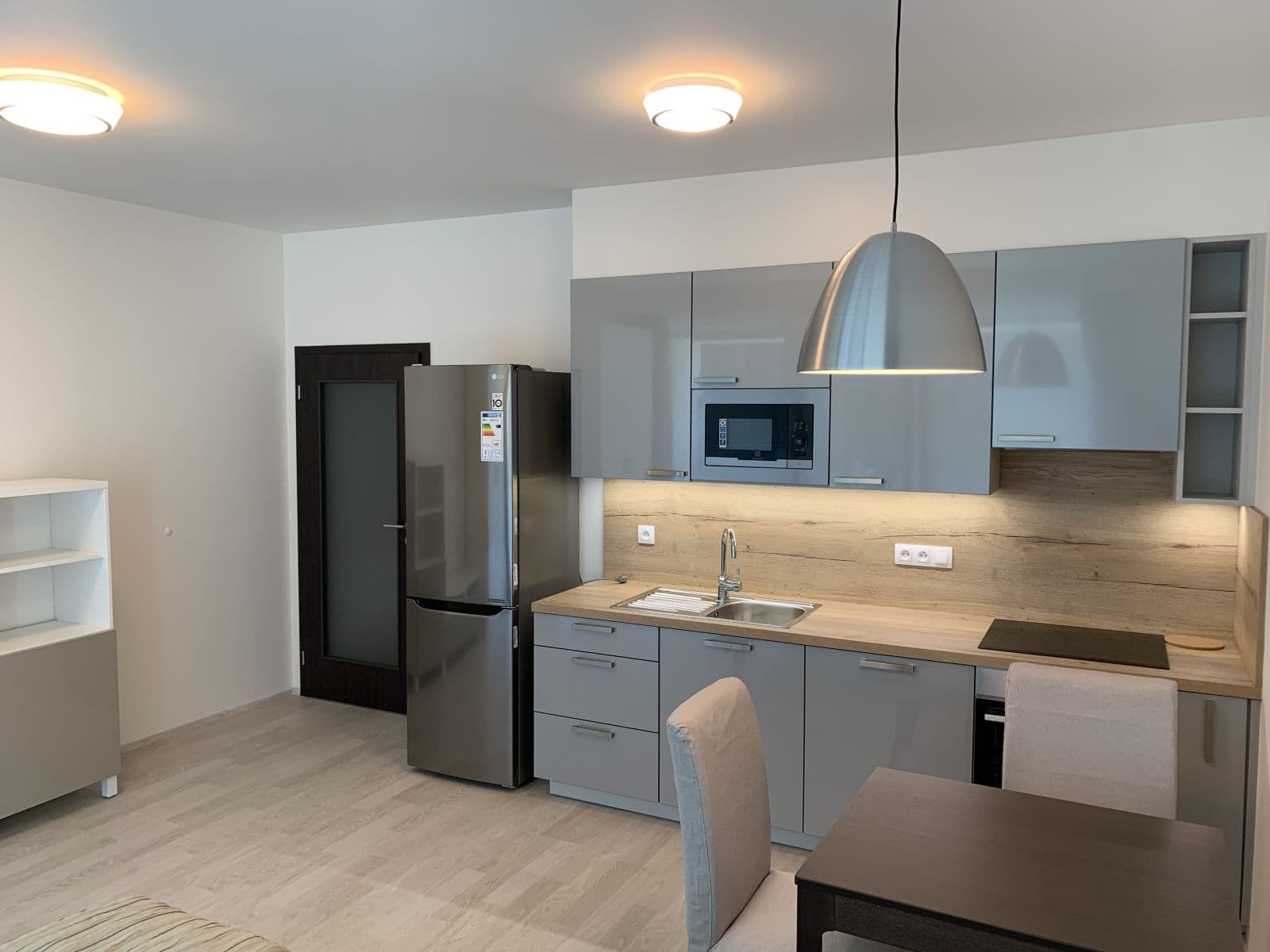 Pronájem bytu 1+kk 40 m², U Mlýnského kanálu, Praha, Praha Pronájem bytu 1+kk 40 m², U Mlýnského kanálu, Praha, Praha