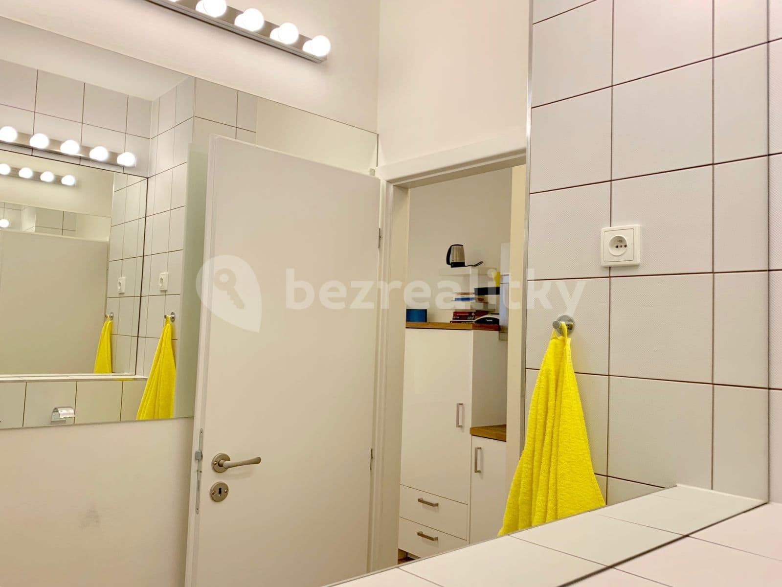 Pronájem bytu 1+kk 20 m², Plavecká, Praha, Praha Pronájem bytu 1+kk 20 m², Plavecká, Praha, Praha