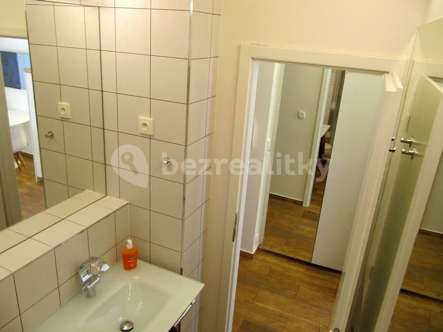 Pronájem bytu 1+kk 20 m², Plavecká, Praha, Praha Pronájem bytu 1+kk 20 m², Plavecká, Praha, Praha