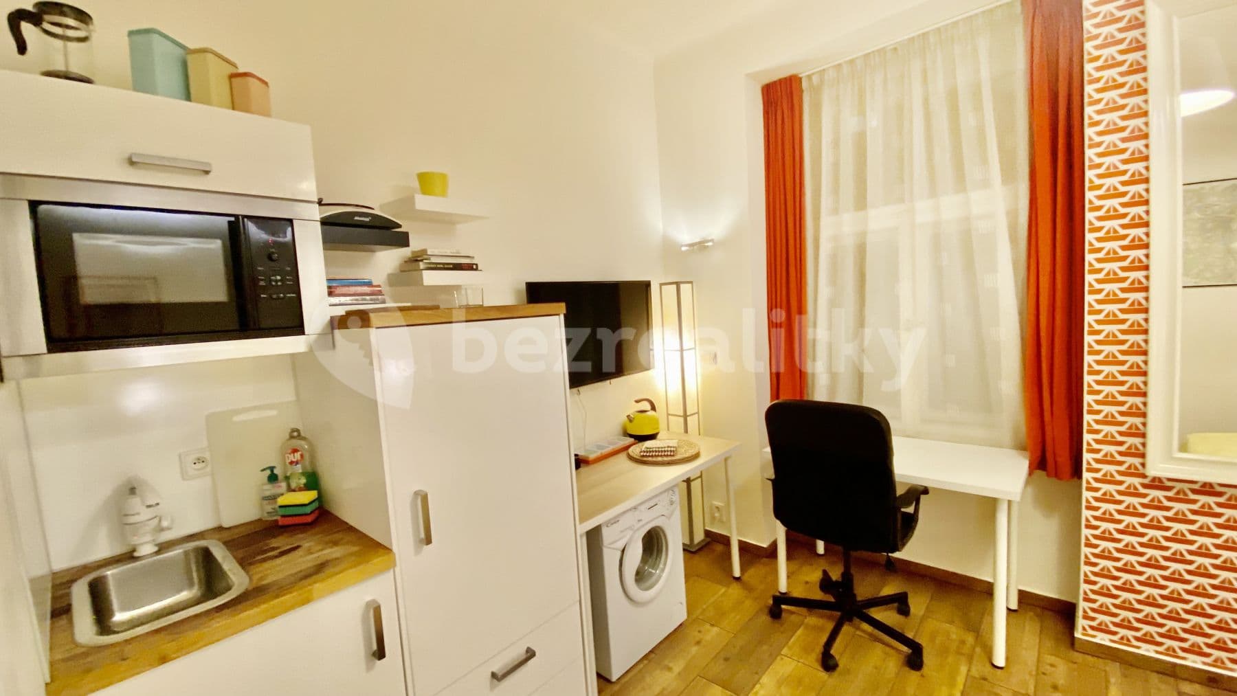 Pronájem bytu 1+kk 20 m², Plavecká, Praha, Praha Pronájem bytu 1+kk 20 m², Plavecká, Praha, Praha