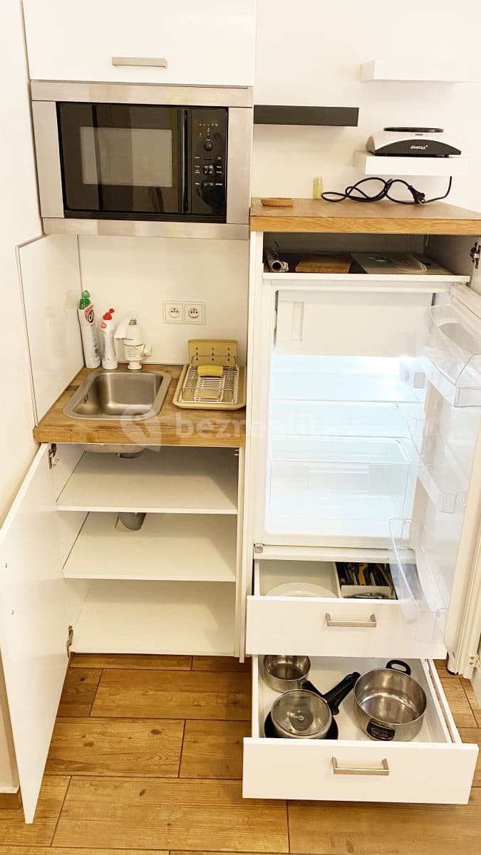 Pronájem bytu 1+kk 20 m², Plavecká, Praha, Praha Pronájem bytu 1+kk 20 m², Plavecká, Praha, Praha