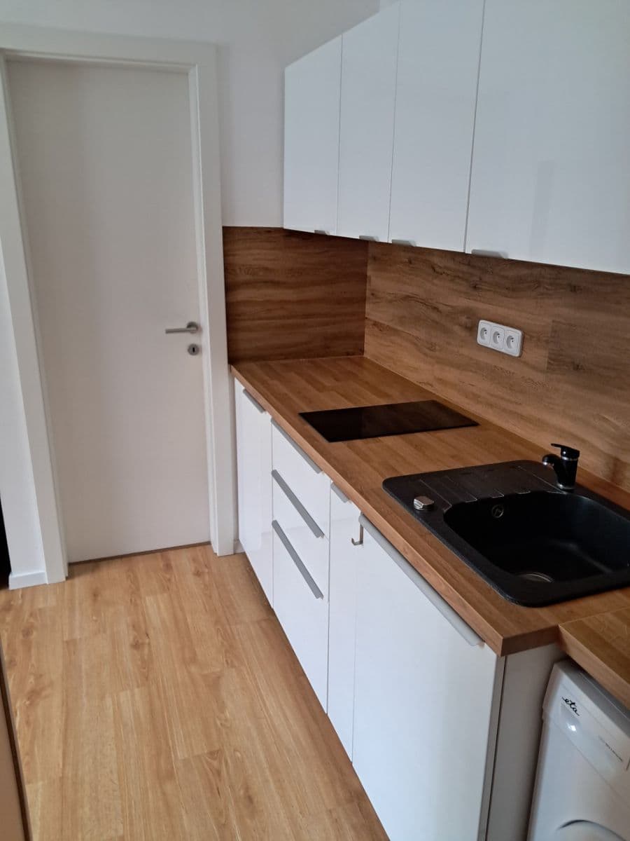 Pronájem bytu 1+kk 22 m², Pod Kesnerkou, Praha, Praha Pronájem bytu 1+kk 22 m², Pod Kesnerkou, Praha, Praha