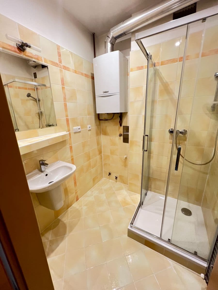 Pronájem bytu 2+1 73 m², Na Hroudě, Praha, Praha Pronájem bytu 2+1 73 m², Na Hroudě, Praha, Praha