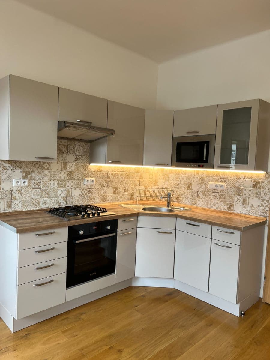 Pronájem bytu 2+1 73 m², Na Hroudě, Praha, Praha Pronájem bytu 2+1 73 m², Na Hroudě, Praha, Praha