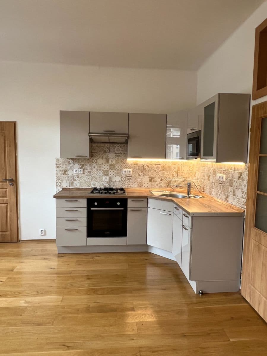 Pronájem bytu 2+1 73 m², Na Hroudě, Praha, Praha Pronájem bytu 2+1 73 m², Na Hroudě, Praha, Praha