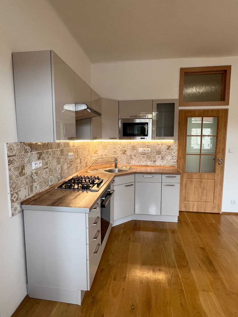 Pronájem bytu 2+1 73 m², Na Hroudě, Praha, Praha Pronájem bytu 2+1 73 m², Na Hroudě, Praha, Praha
