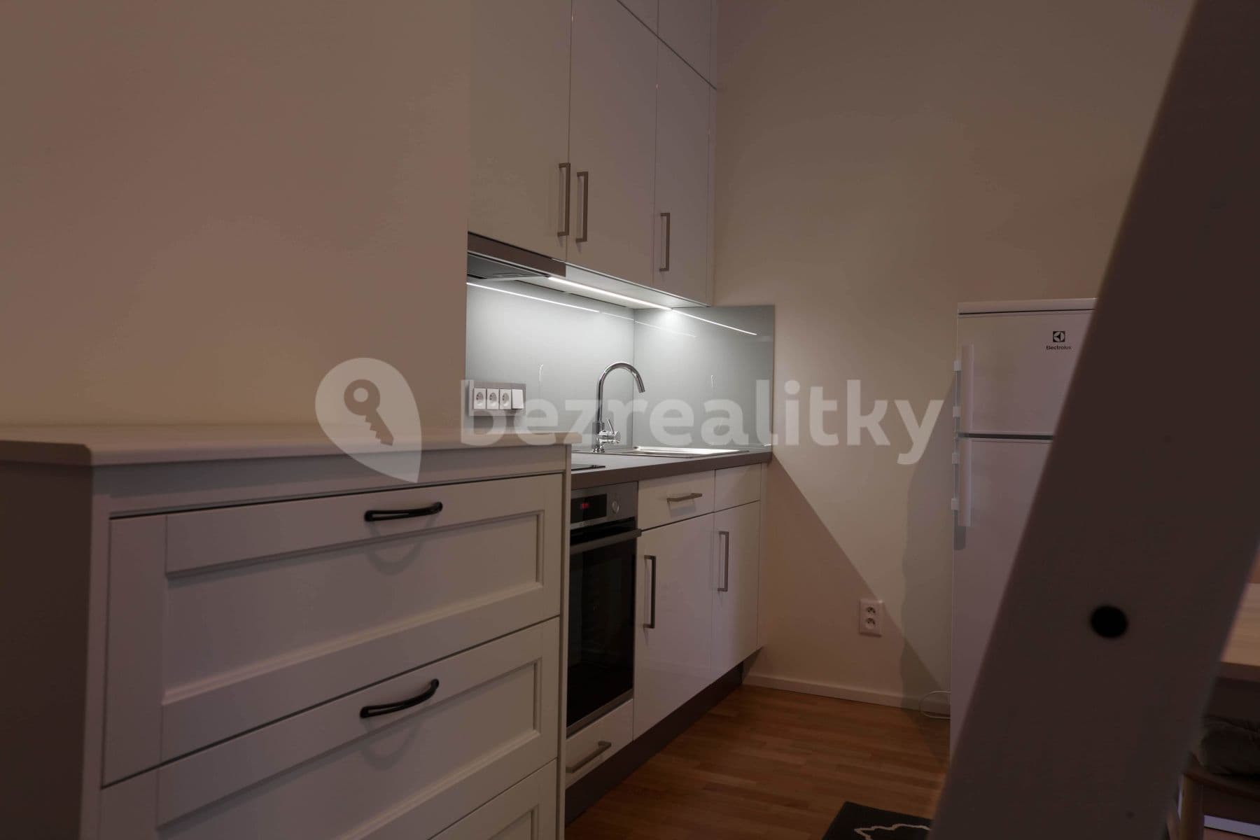 Pronájem bytu 1+kk 24 m², Příčná, Praha, Praha Pronájem bytu 1+kk 24 m², Příčná, Praha, Praha