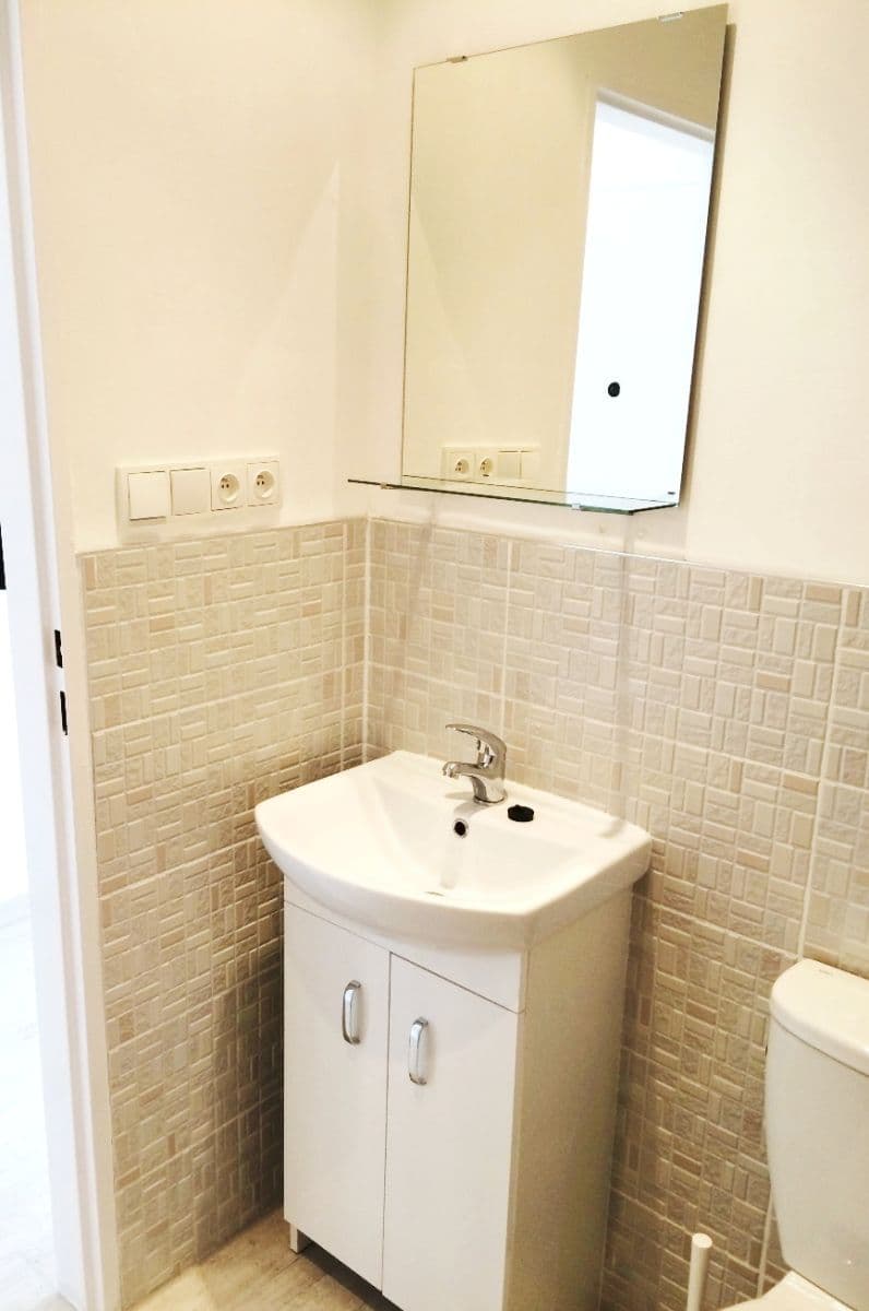 Pronájem bytu 1+kk 22 m², Lidická, Karlovy Vary, Karlovarský kraj Pronájem bytu 1+kk 22 m², Lidická, Karlovy Vary, Karlovarský kraj