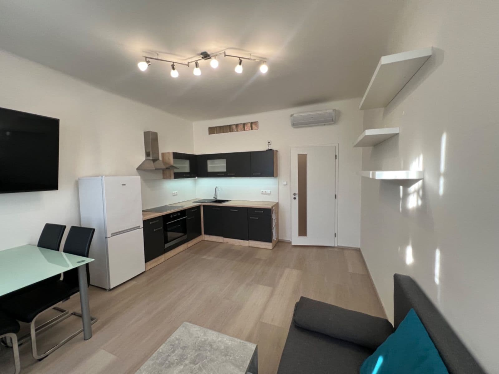 Pronájem bytu 2+kk 55 m², Letenské náměstí, Praha, Praha Pronájem bytu 2+kk 55 m², Letenské náměstí, Praha, Praha