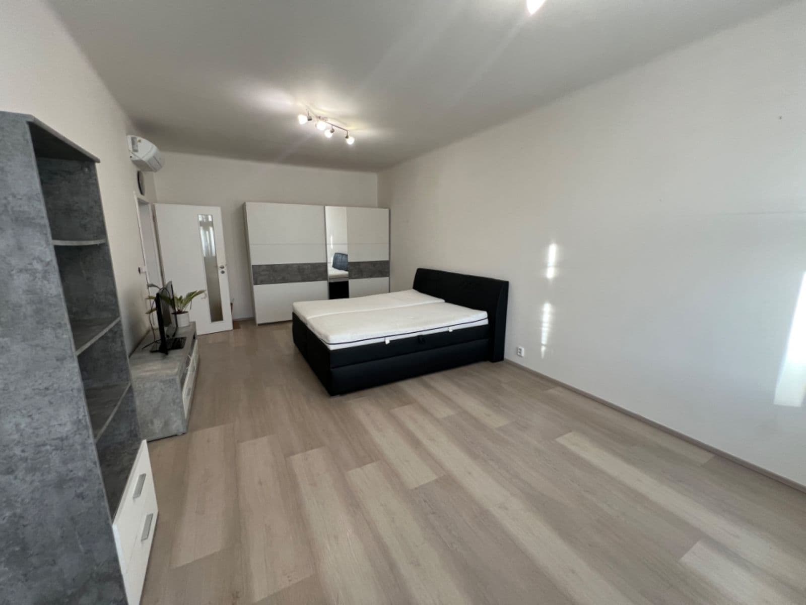 Pronájem bytu 2+kk 55 m², Letenské náměstí, Praha, Praha Pronájem bytu 2+kk 55 m², Letenské náměstí, Praha, Praha