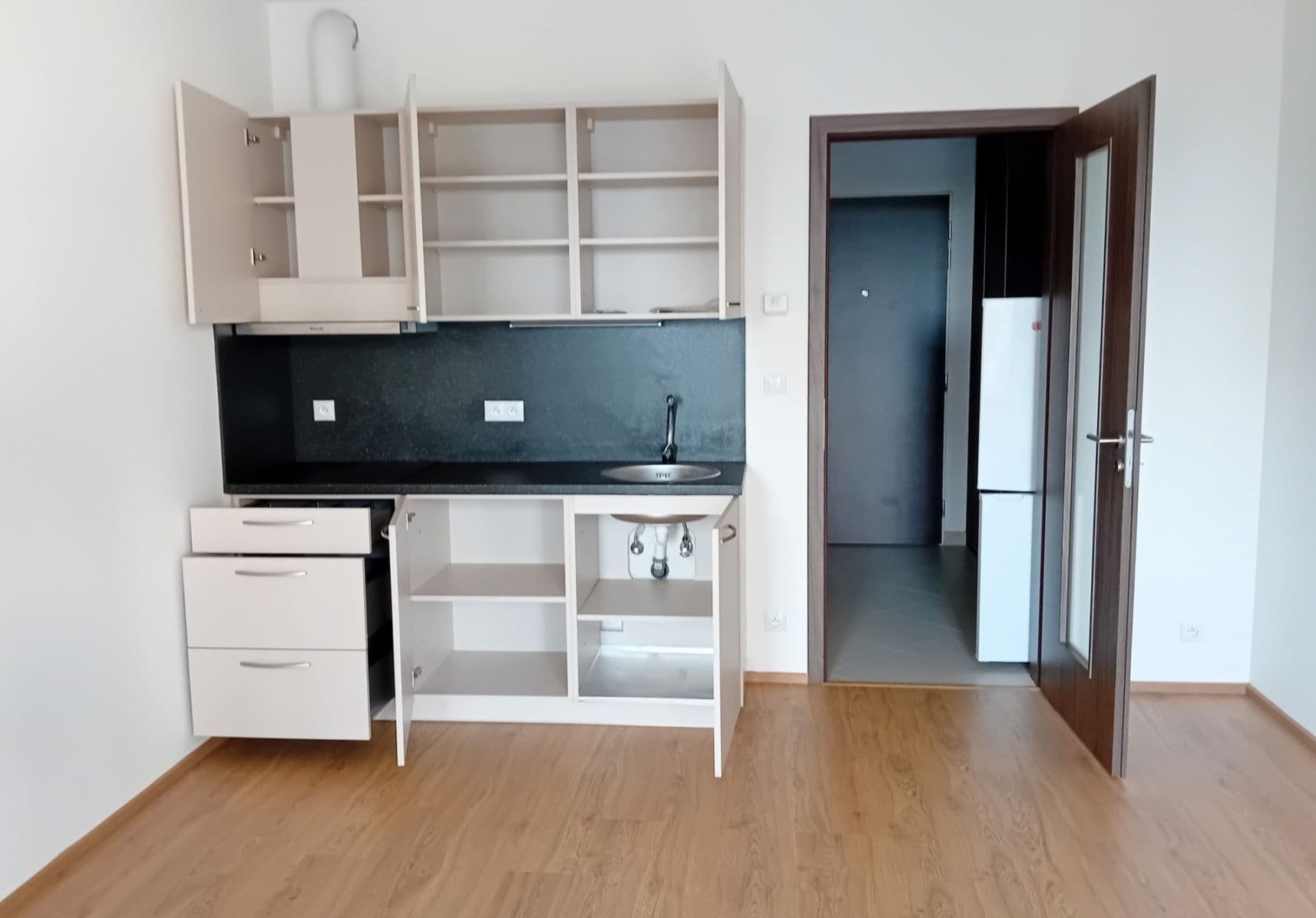 Pronájem bytu 1+kk 37 m², Mantovská, Praha, Praha Pronájem bytu 1+kk 37 m², Mantovská, Praha, Praha