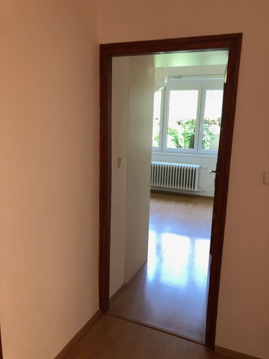 Pronájem bytu 3+1 85 m², Pod Kesnerkou, Praha, Praha Pronájem bytu 3+1 85 m², Pod Kesnerkou, Praha, Praha