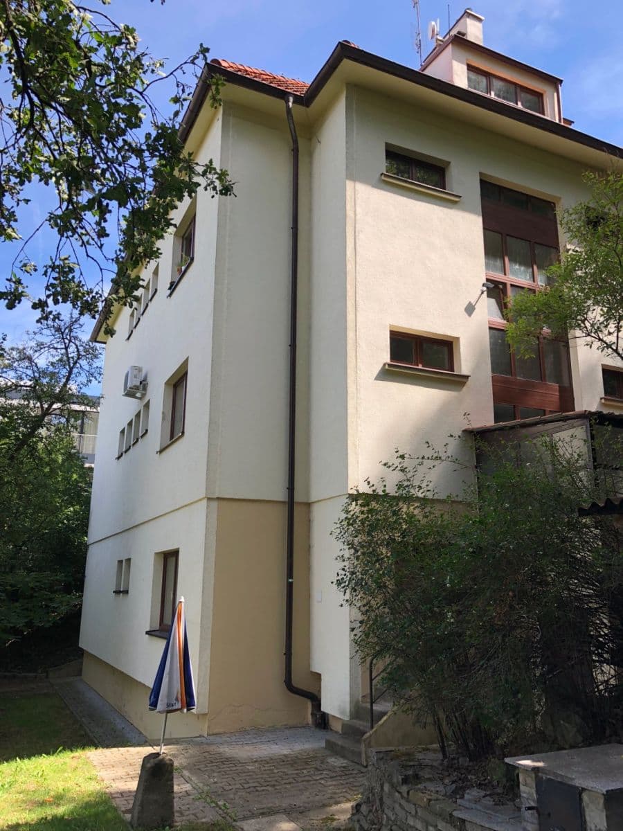 Pronájem bytu 3+1 85 m², Pod Kesnerkou, Praha, Praha Pronájem bytu 3+1 85 m², Pod Kesnerkou, Praha, Praha