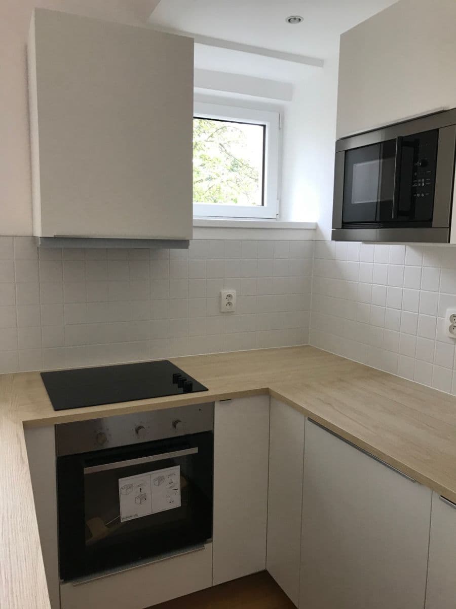 Pronájem bytu 3+1 85 m², Pod Kesnerkou, Praha, Praha Pronájem bytu 3+1 85 m², Pod Kesnerkou, Praha, Praha