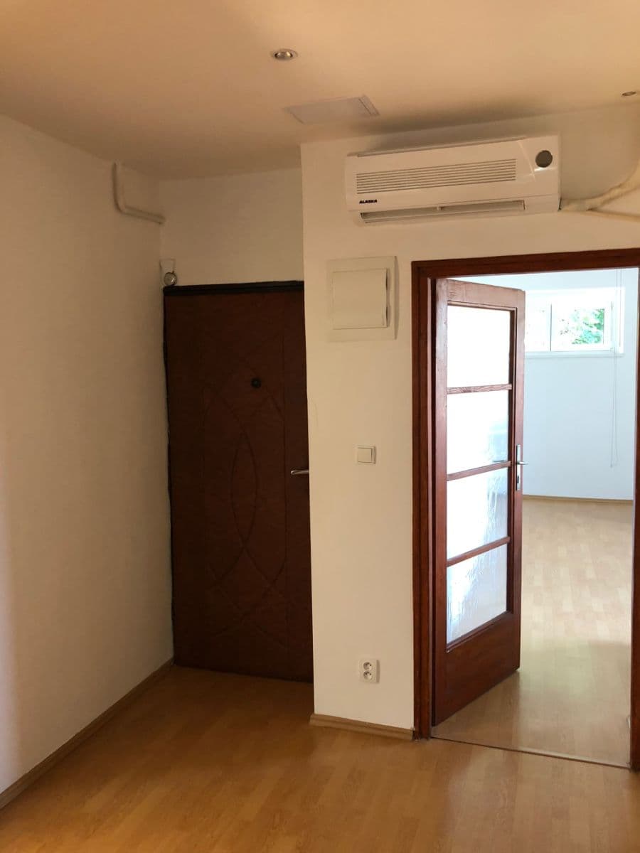 Pronájem bytu 3+1 85 m², Pod Kesnerkou, Praha, Praha Pronájem bytu 3+1 85 m², Pod Kesnerkou, Praha, Praha