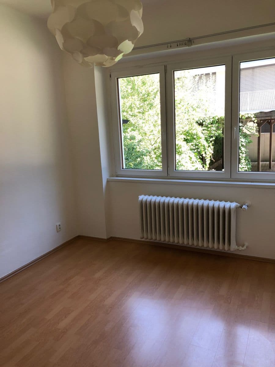 Pronájem bytu 3+1 85 m², Pod Kesnerkou, Praha, Praha Pronájem bytu 3+1 85 m², Pod Kesnerkou, Praha, Praha