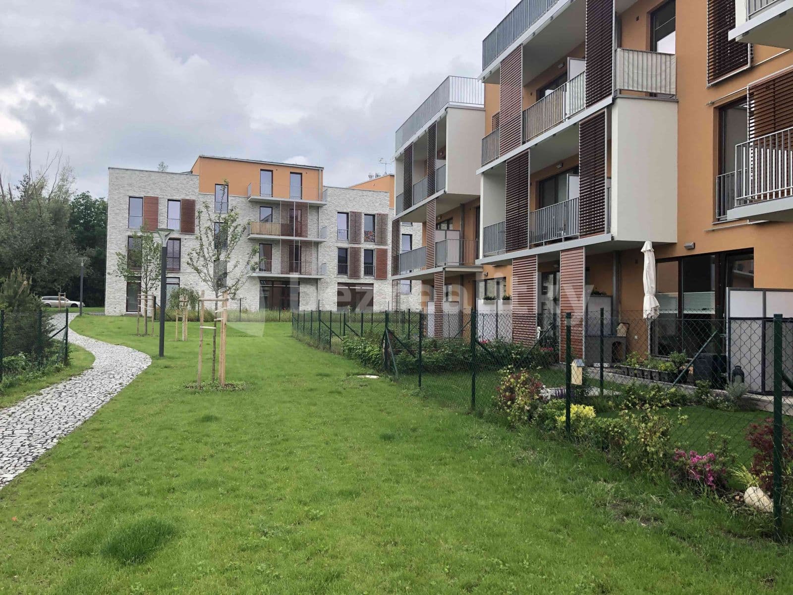 Pronájem bytu 2+kk 60 m², Okrajová ulice, Hostivice, Středočeský kraj Pronájem bytu 2+kk 60 m², Okrajová ulice, Hostivice, Středočeský kraj