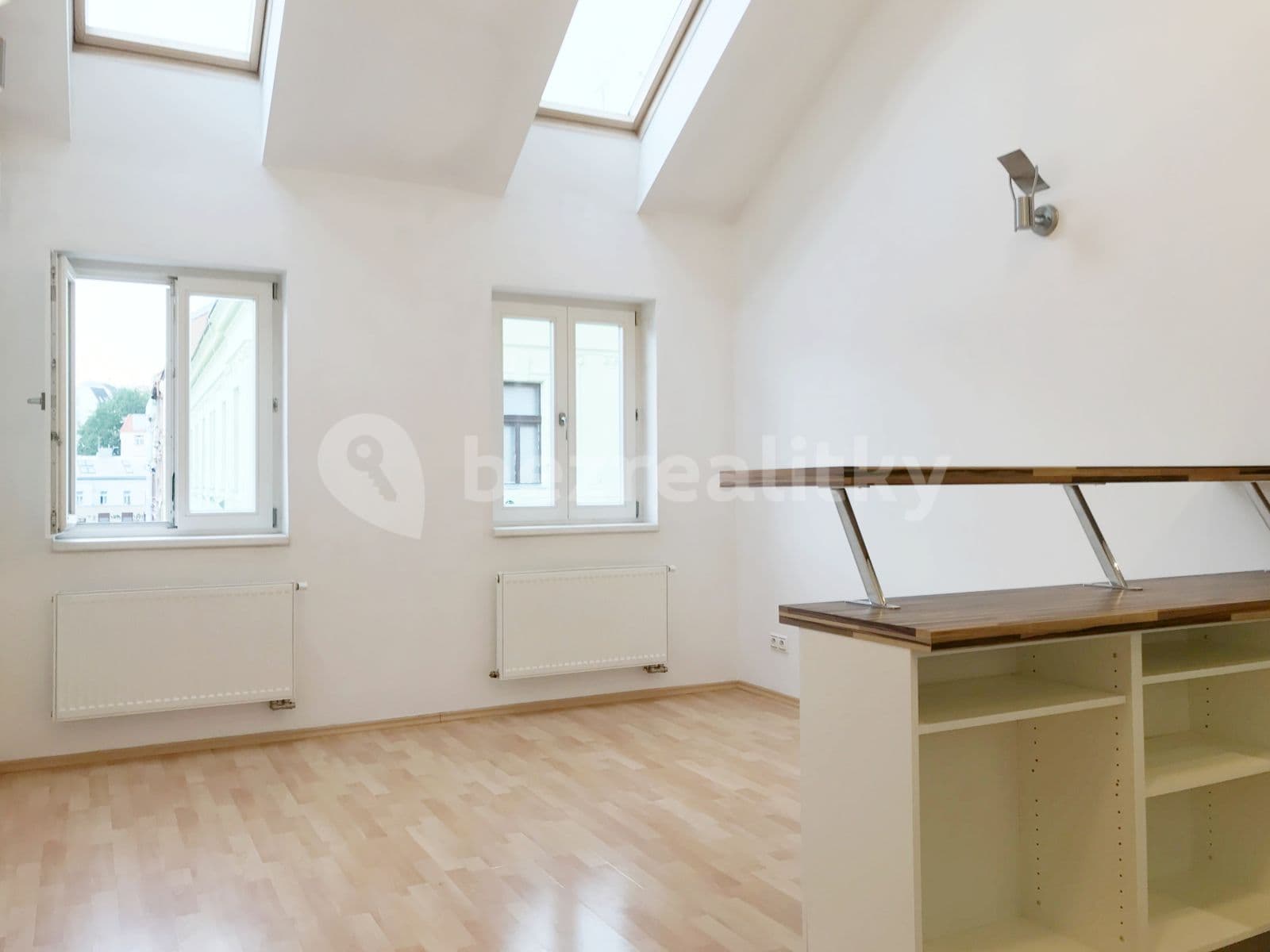 Pronájem bytu 2+kk 40 m², Černomořská, Praha, Praha Pronájem bytu 2+kk 40 m², Černomořská, Praha, Praha