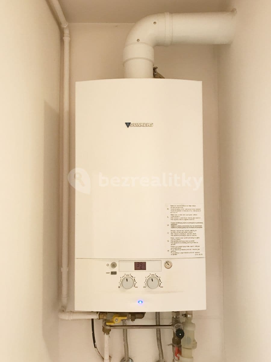 Pronájem bytu 2+kk 40 m², Černomořská, Praha, Praha Pronájem bytu 2+kk 40 m², Černomořská, Praha, Praha