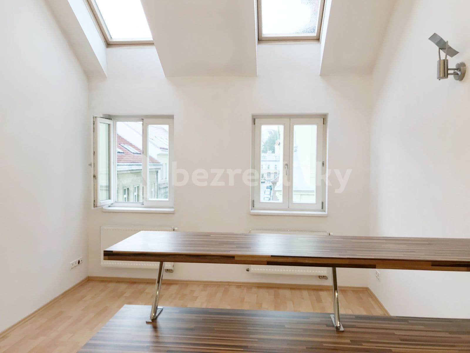 Pronájem bytu 2+kk 40 m², Černomořská, Praha, Praha Pronájem bytu 2+kk 40 m², Černomořská, Praha, Praha