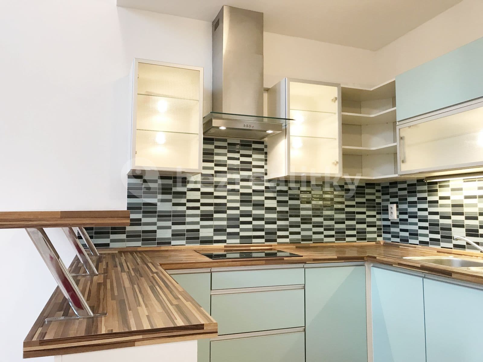 Pronájem bytu 2+kk 40 m², Černomořská, Praha, Praha Pronájem bytu 2+kk 40 m², Černomořská, Praha, Praha