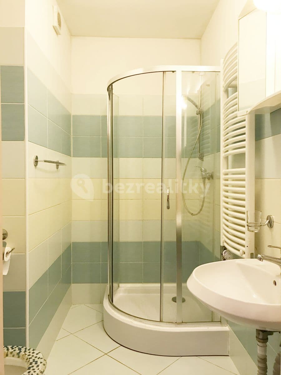 Pronájem bytu 2+kk 40 m², Černomořská, Praha, Praha Pronájem bytu 2+kk 40 m², Černomořská, Praha, Praha