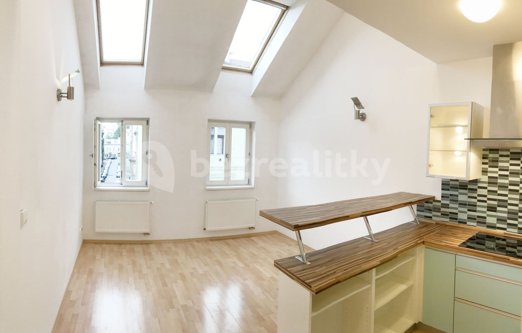 Pronájem bytu 2+kk 40 m², Černomořská, Praha, Praha Pronájem bytu 2+kk 40 m², Černomořská, Praha, Praha