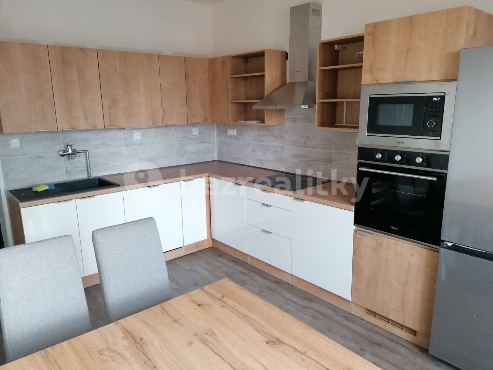 Pronájem bytu 3+1 82 m², U Husova sboru, Pardubice, Pardubický kraj Pronájem bytu 3+1 82 m², U Husova sboru, Pardubice, Pardubický kraj