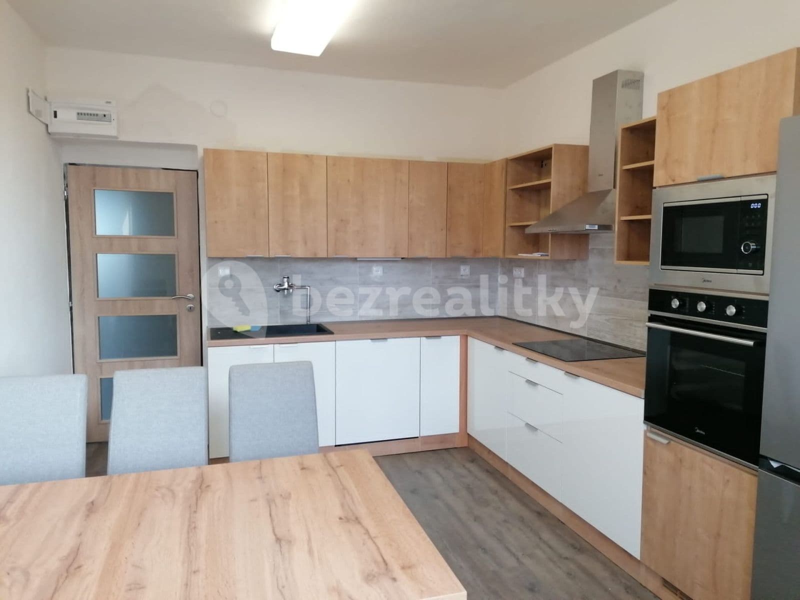 Pronájem bytu 3+1 82 m², U Husova sboru, Pardubice, Pardubický kraj Pronájem bytu 3+1 82 m², U Husova sboru, Pardubice, Pardubický kraj