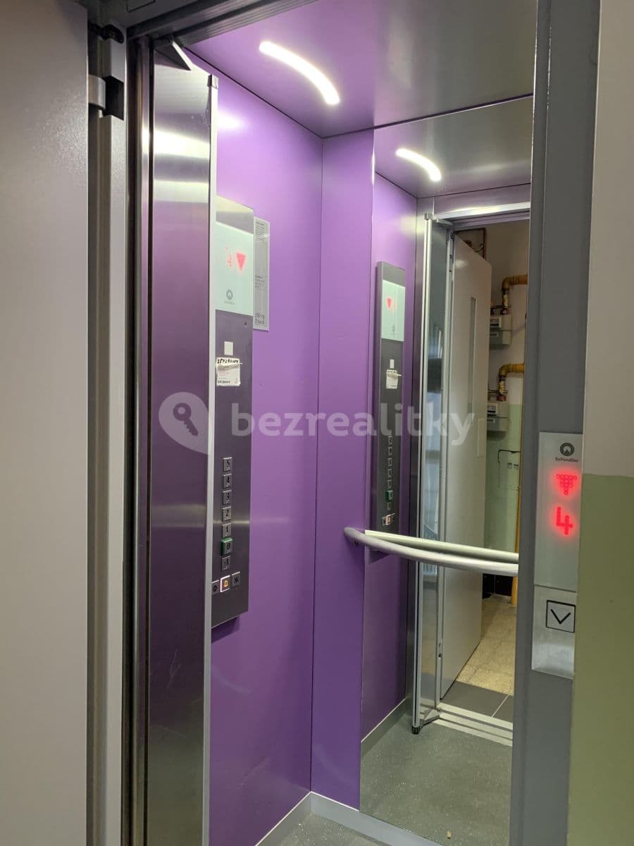 Pronájem bytu 3+1 75 m², Dvacátého osmého pluku, Praha, Praha Pronájem bytu 3+1 75 m², Dvacátého osmého pluku, Praha, Praha