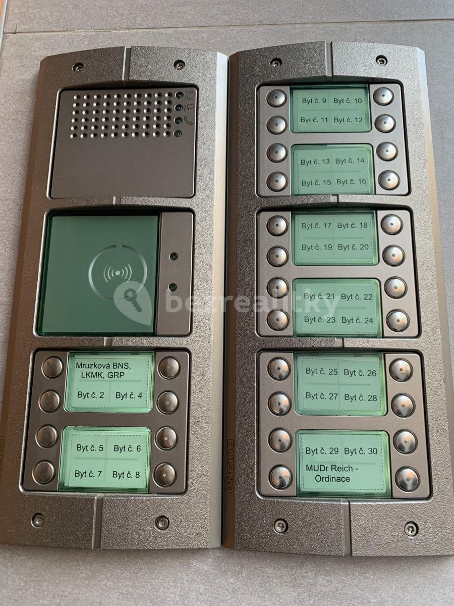 Pronájem bytu 3+1 75 m², Dvacátého osmého pluku, Praha, Praha Pronájem bytu 3+1 75 m², Dvacátého osmého pluku, Praha, Praha