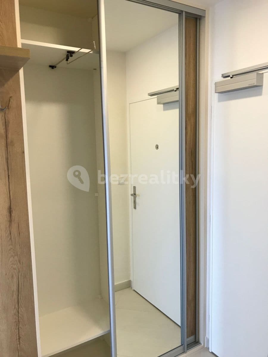 Pronájem bytu 1+kk 30 m², Petrohradská, Praha, Praha Pronájem bytu 1+kk 30 m², Petrohradská, Praha, Praha