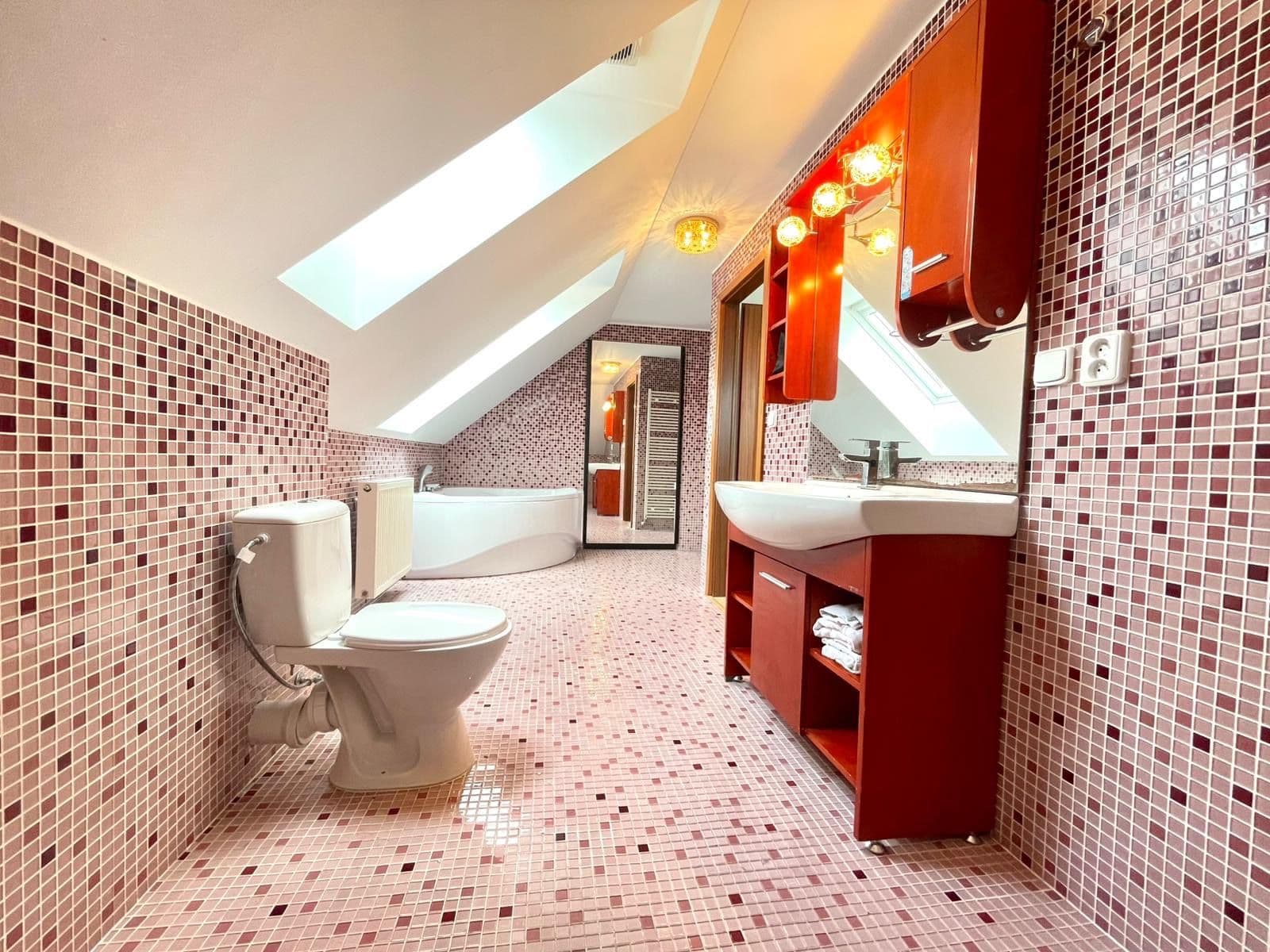 Pronájem domu 140 m², pozemek 1.000 m², K Rohu, Jenišov, Karlovarský kraj Pronájem domu 140 m², pozemek 1.000 m², K Rohu, Jenišov, Karlovarský kraj