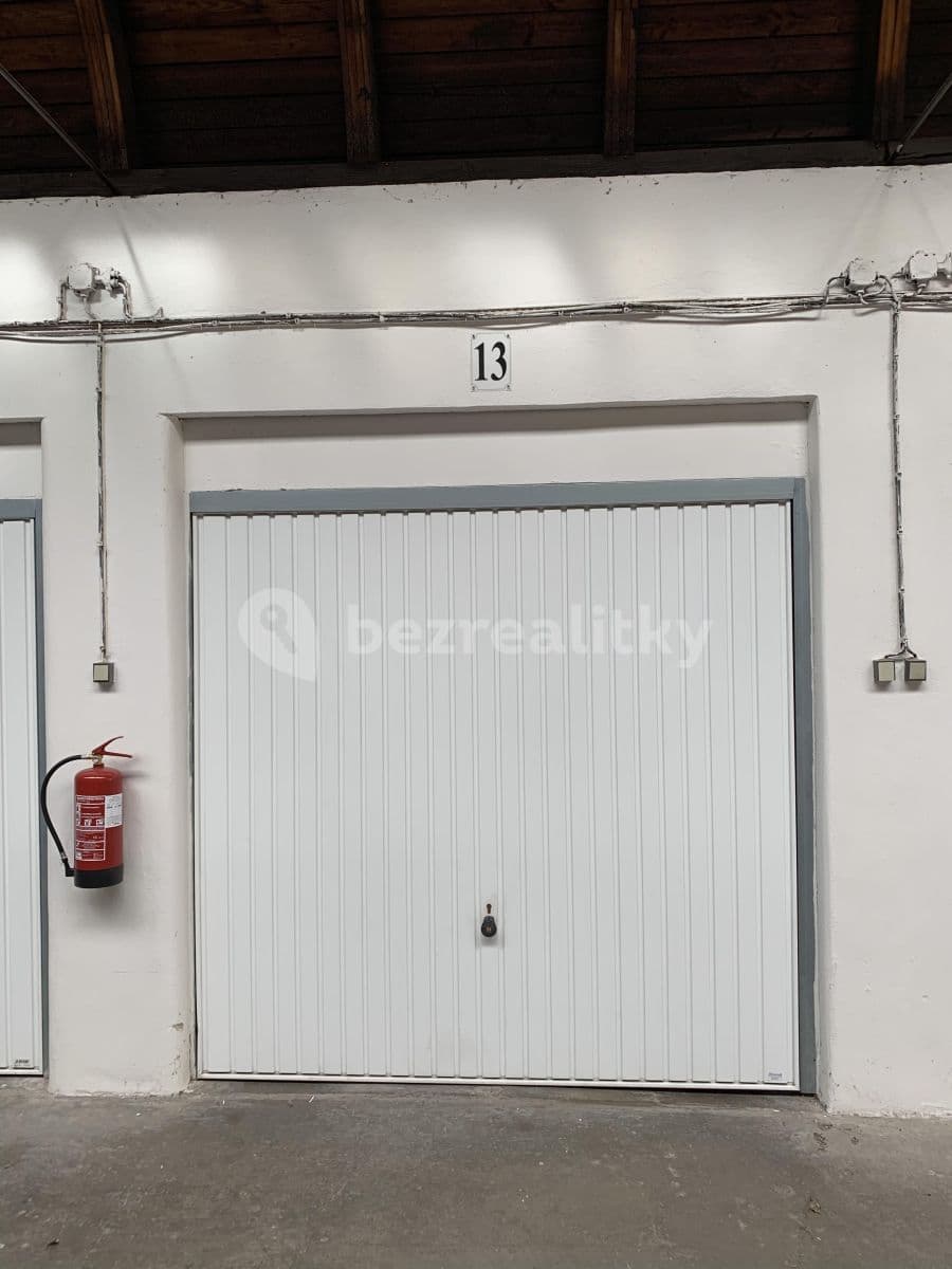 Pronájem garáže 11 m², Francouzská, Praha, Praha Pronájem garáže 11 m², Francouzská, Praha, Praha