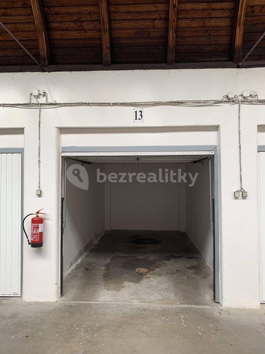 Pronájem garáže 11 m², Francouzská, Praha, Praha Pronájem garáže 11 m², Francouzská, Praha, Praha