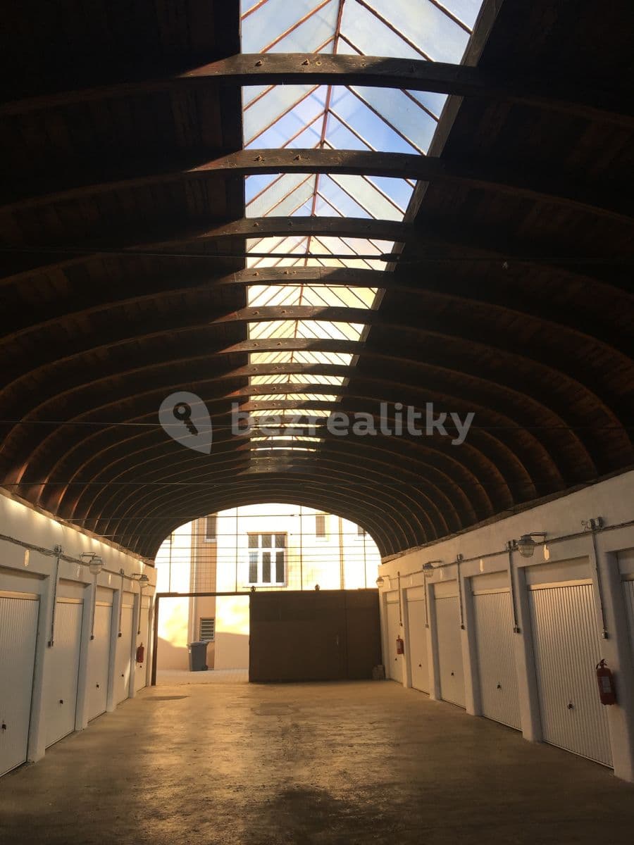 Pronájem garáže 11 m², Francouzská, Praha, Praha Pronájem garáže 11 m², Francouzská, Praha, Praha