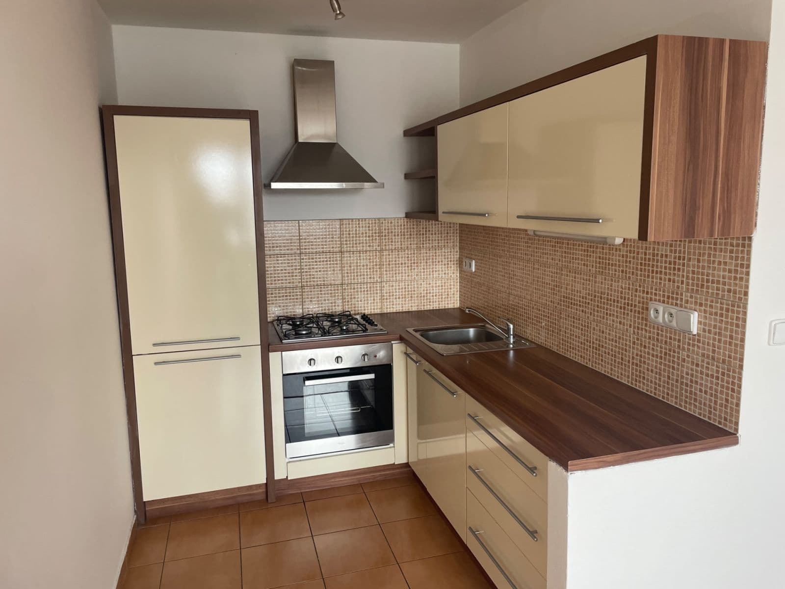 Pronájem bytu 2+kk 40 m², Italská, Kladno, Středočeský kraj Pronájem bytu 2+kk 40 m², Italská, Kladno, Středočeský kraj