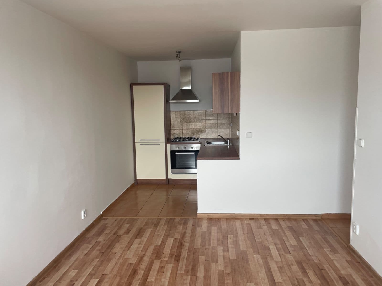 Pronájem bytu 2+kk 40 m², Italská, Kladno, Středočeský kraj Pronájem bytu 2+kk 40 m², Italská, Kladno, Středočeský kraj